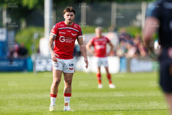 090526 - Ospreys v Scarlets - United Rugby Championship - Joe Roberts of Scarlets