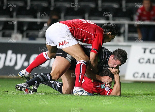 11.09.07 Ospreys v Scarlets... Ospreys Lee Byrne fights with Darren Daniel( who was yellow-carded) as Regan King tries to intervene. 