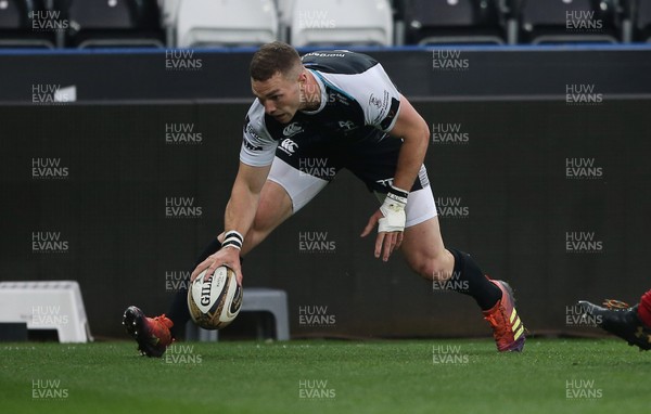 180519 - Ospreys v Scarlets - European Champions Cup Play off - George North of Ospreys runs in to score a try