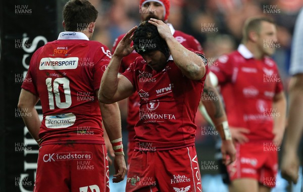 180519 - Ospreys v Scarlets - European Champions Cup Play off - Dejected Leigh Halfpenny of Scarlets