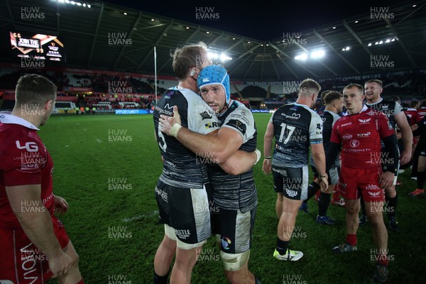 180519 - Ospreys v Scarlets - European Champions Cup Play off - Alun Wyn Jones and Justin Tipuric of Ospreys at full time