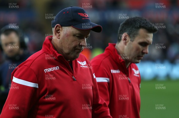 180519 - Ospreys v Scarlets - European Champions Cup Play off - Dejected Scarlets Head Coach Wayne Pivac and Stephen Jones