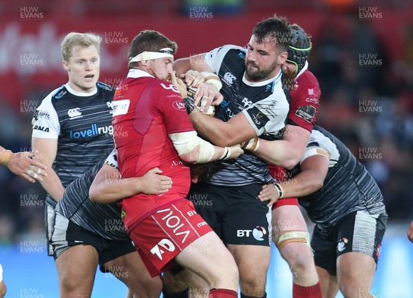 180519 - Ospreys v Scarlets, Guinness PRO14 European Play Off - Scott Baldwin of Ospreys is held in the tackle