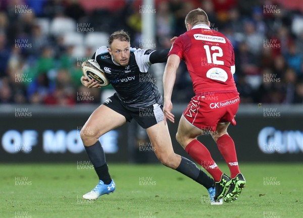 180519 - Ospreys v Scarlets, Guinness PRO14 European Play Off - Cory Allen of Ospreys looks to hold off Hadleigh Parkes of Scarlets
