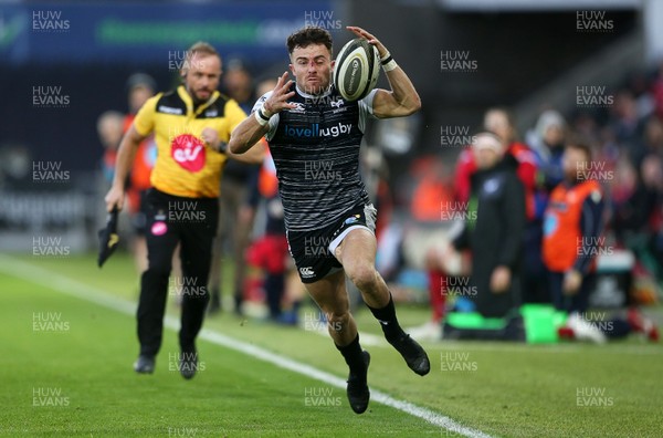 221218 - Ospreys v Scarlets - Guinness PRO14 - A frustrated Luke Morgan of Ospreys can't get a firm grip on the ball