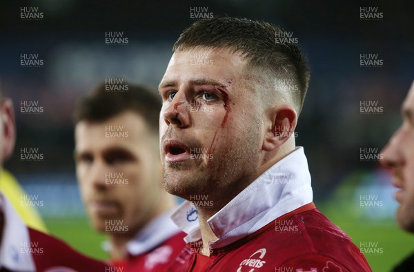 221218 - Ospreys v Scarlets - Guinness PRO14 - Rob Evans of Scarlets with a cut face at full time