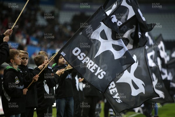 221218 - Ospreys v Scarlets - Guinness PRO14 - Flag Bearers