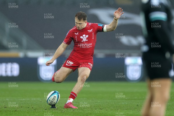 261123 - Ospreys v Scarlets - United Rugby Championship - Ioan Lloyd of Scarlets kicks a penalty