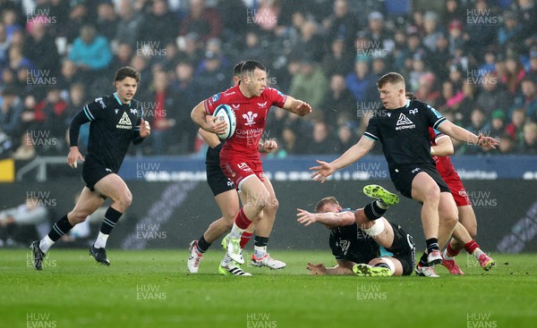 261123 - Ospreys v Scarlets - United Rugby Championship - Gareth Davies of Scarlets makes a break