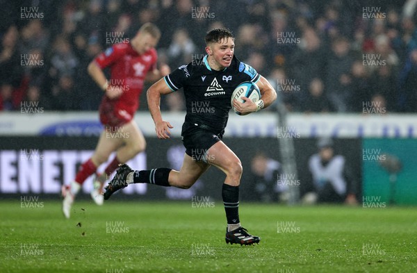 261123 - Ospreys v Scarlets - United Rugby Championship - Dan Edwards of Ospreys runs in to score a try