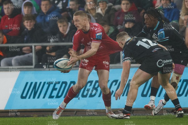 261123 - Ospreys v Scarlets - United Rugby Championship - Johnny McNicholl of Scarlets passes the ball