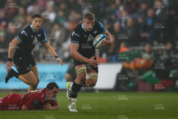 261123 - Ospreys v Scarlets - United Rugby Championship - Jac Morgan of Ospreys makes a break