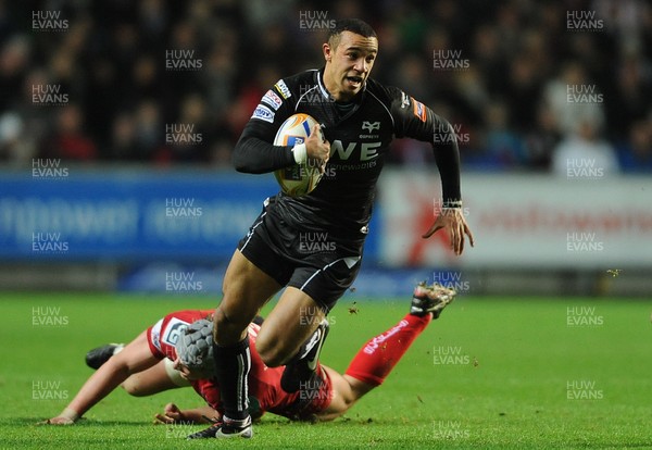 261212 - Ospreys v Scarlets - RaboDirect PRO12 -Eli Walker of Ospreys gets away from Jonathan Davies of Scarlets