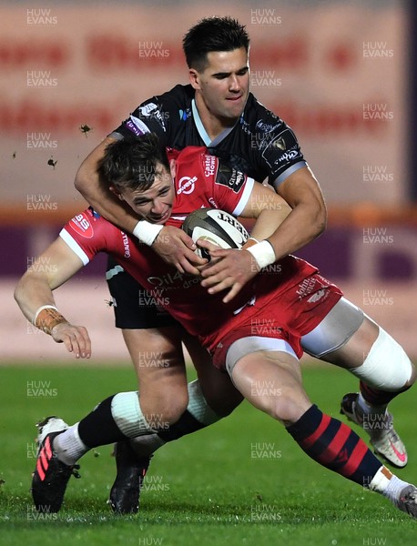 261220 - Ospreys v Scarlets - Guinness PRO14 - Tom Rogers of Scarlets is tackled by Tiaan Thomas-Wheeler of Ospreys