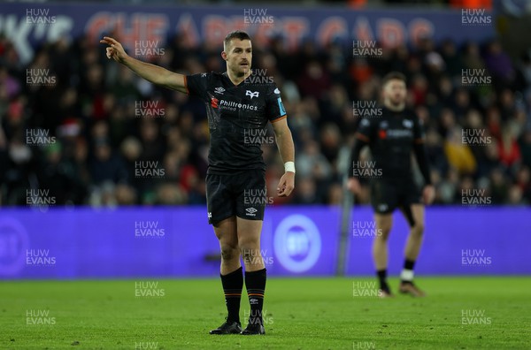 261222 - Ospreys v Scarlets - United Rugby Championship - Michael Collins of Ospreys 