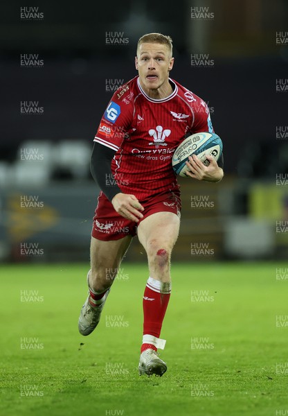 261222 - Ospreys v Scarlets - United Rugby Championship - Johnny McNicholl of Scarlets 