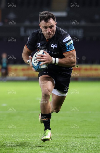 261222 - Ospreys v Scarlets - United Rugby Championship - Luke Morgan of Ospreys 