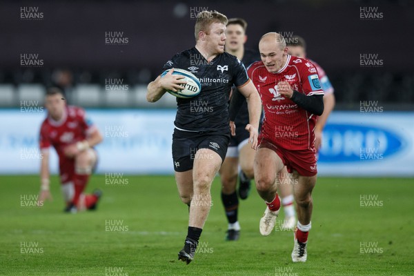 261222 - Ospreys v Scarlets - United Rugby Championship - Keiran Williams of Ospreys on his way to scoring a try