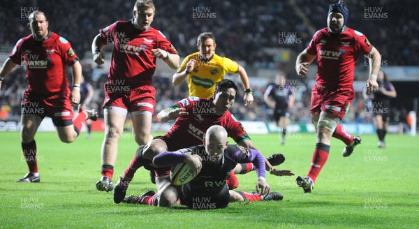 27.12.10 - Ospreys v Scarlets - Magners League - Richard Fussell of Ospreys scores try. 