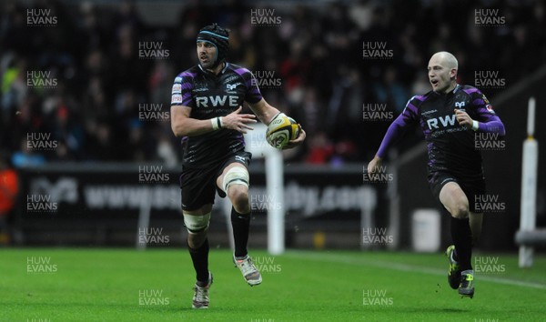 27.12.10 - Ospreys v Scarlets - Magners League - Jonathan Thomas of Ospreys gets clear. 