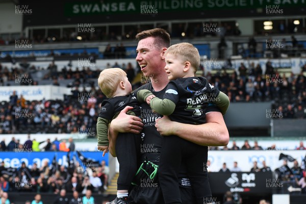 300422 - Ospreys v Scarlets - United Rugby Championship - Adam Beard of Ospreys walks out with his sons to mark his 100th appearence for Ospreys