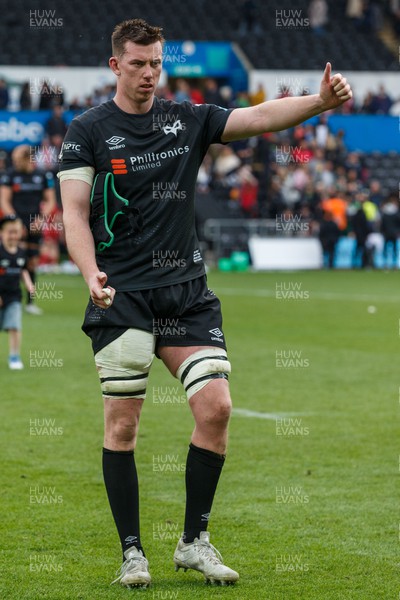 300422 - Ospreys v Scarlets - United Rugby Championship - Adam Beard of Ospreys thanks the fans at the end of the match