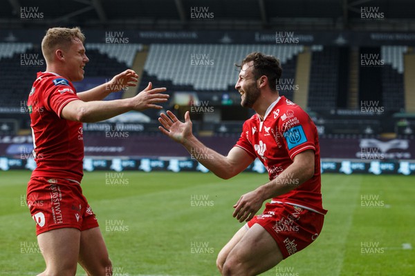 300422 - Ospreys v Scarlets - United Rugby Championship - Ryan Conbeer celebrates scoring a try with Sam Costelow