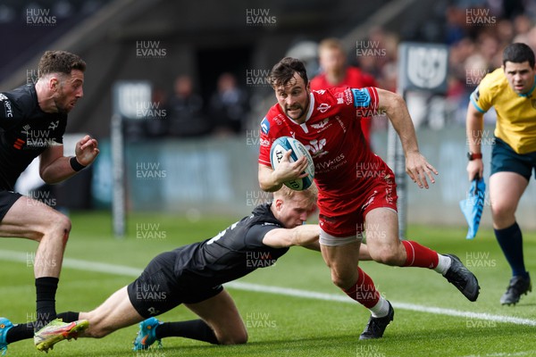 300422 - Ospreys v Scarlets - United Rugby Championship - Ryan Conbeer of Scarlets on the attack