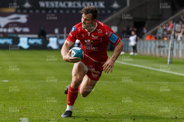 300422 - Ospreys v Scarlets - United Rugby Championship - Ryan Conbeer of Scarlets on the way to scoring a try