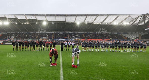091119 - Ospreys v Southern Kings, Guinness PRO14 - Howard Mnisi of Southern Kings and Dan Lydiate of Ospreys lay a  Remembrance Day wreath on the field before a minute's silence