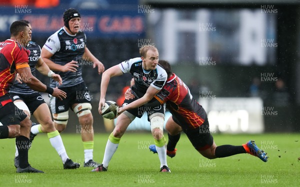 091119 - Ospreys v Southern Kings, Guinness PRO14 - Luke Price of Ospreys looks for support as he is tackled by Jacques du Toit of Southern Kings