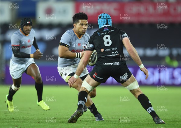 160218 - Ospreys v Southern Kings - Guinness PRO14 - Berton Klaasen of Southern Kings is tackled by Justin Tipuric of Ospreys