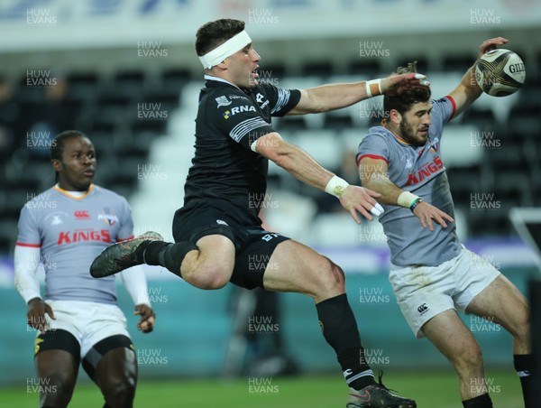 160218 - Ospreys v Southern Kings, Guinness PRO14 - Kieron Fonotia of Ospreys and Rowan Gouws of Southern Kings look to claim the ball