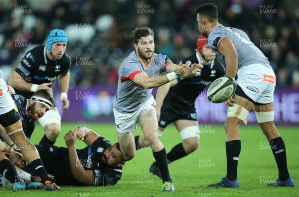 160218 - Ospreys v Southern Kings, Guinness PRO14 - Rowan Gouws of Southern Kings feeds the ball out