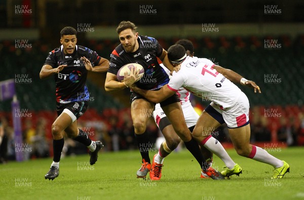 020417 - Ospreys v Stade Francais - European Rugby Challenge Cup - Ashley Beck of Ospreys is tackled by Geoffrey Doumayrou of Stade Francais