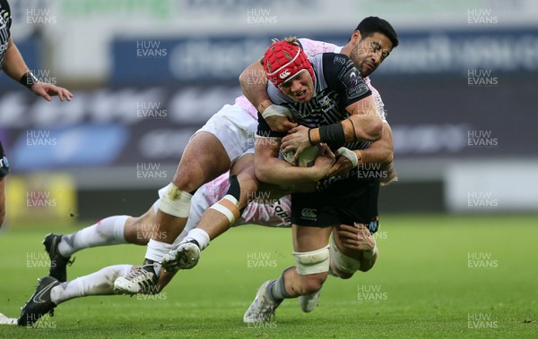 081218 - Ospreys v Stade Francais - European Challenge Cup - Sam Cross of Ospreys is tackled by Clement Daguin and Mailetoa Hingano of Stade Francais