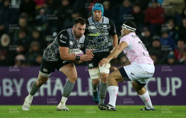 081218 - Ospreys v Stade Francais - European Challenge Cup - Scott Baldwin of Ospreys is challenged by Moses Alo-Emile of Stade Francais