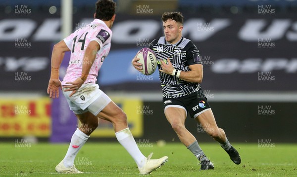 081218 - Ospreys v Stade Francais - European Challenge Cup - Luke Morgan of Ospreys is challenged by Julien Arias of Stade Francais