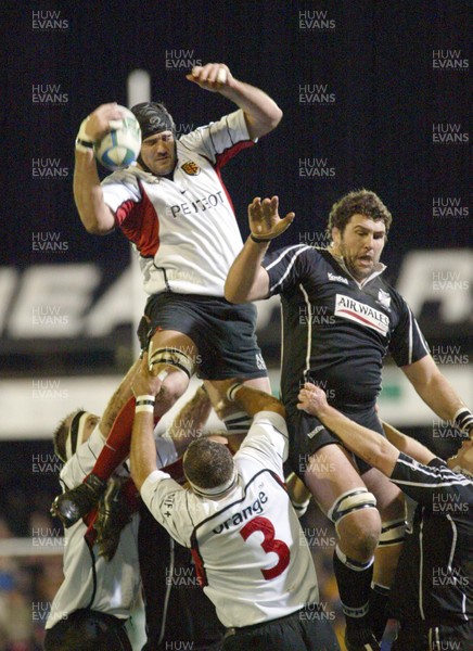 160104Neath Swansea Ospreys v Toulouse  Toulouses David Gerard claims lineout ball from Andy Newman  