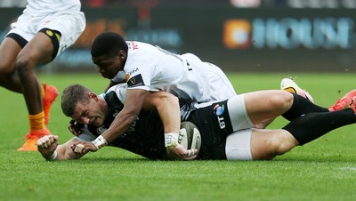 080918 - Ospreys v Toyota Cheetahs - Guinness PRO14 - Scott Williams of Ospreys tries to get the ball over the line but is stopped by Malcom Jaer of Cheetahs