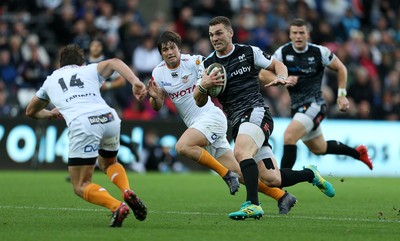 080918 - Ospreys v Toyota Cheetahs - Guinness PRO14 - George North of Ospreys makes a break past Rabz Rabz Maxwane of Cheetahs