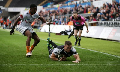 080918 - Ospreys v Toyota Cheetahs - Guinness PRO14 - George North of Ospreys dives in to score a try