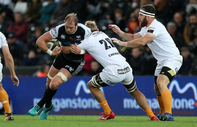 080918 - Ospreys v Toyota Cheetahs - Guinness PRO14 - Alun Wyn Jones of Ospreys is tackled by Gerhard Olivier of Cheetahs