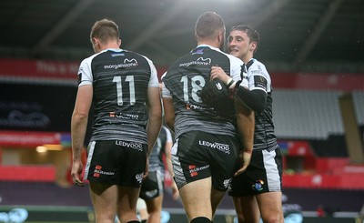 080918 - Ospreys v Toyota Cheetahs - Guinness PRO14 - Alex Jeffries celebrates scoring a try with Sam Davies of Ospreys