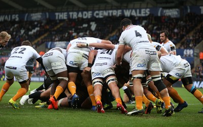 080918 - Ospreys v Toyota Cheetahs - Guinness PRO14 - The pack push over to let Justin Tipuric of Ospreys score a try