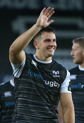 080918 - Ospreys v Toyota Cheetahs - Guinness PRO14 - Owen Watkin of Ospreys waves to the crowds at full time