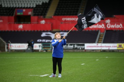 080918 - Ospreys v Toyota Cheetahs - Guinness PRO14 - Flag Bearers