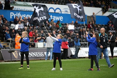 080918 - Ospreys v Toyota Cheetahs - Guinness PRO14 - Flag Bearers