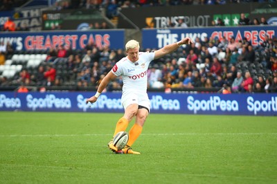 080918 - Ospreys v Edinburgh - GuinnessPro14 - Tian Schoeman of Cheetahs kicks a goal