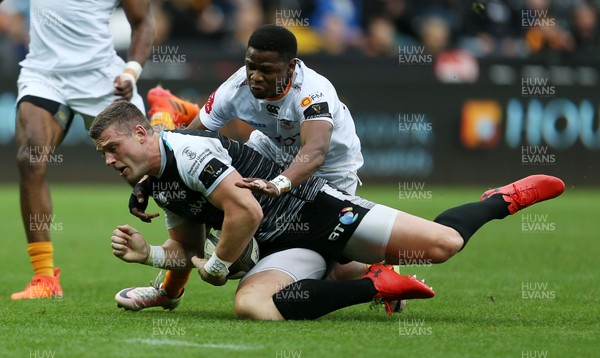 080918 - Ospreys v Toyota Cheetahs - Guinness PRO14 - Scott Williams of Ospreys tries to get the ball over the line but is stopped by Malcom Jaer of Cheetahs